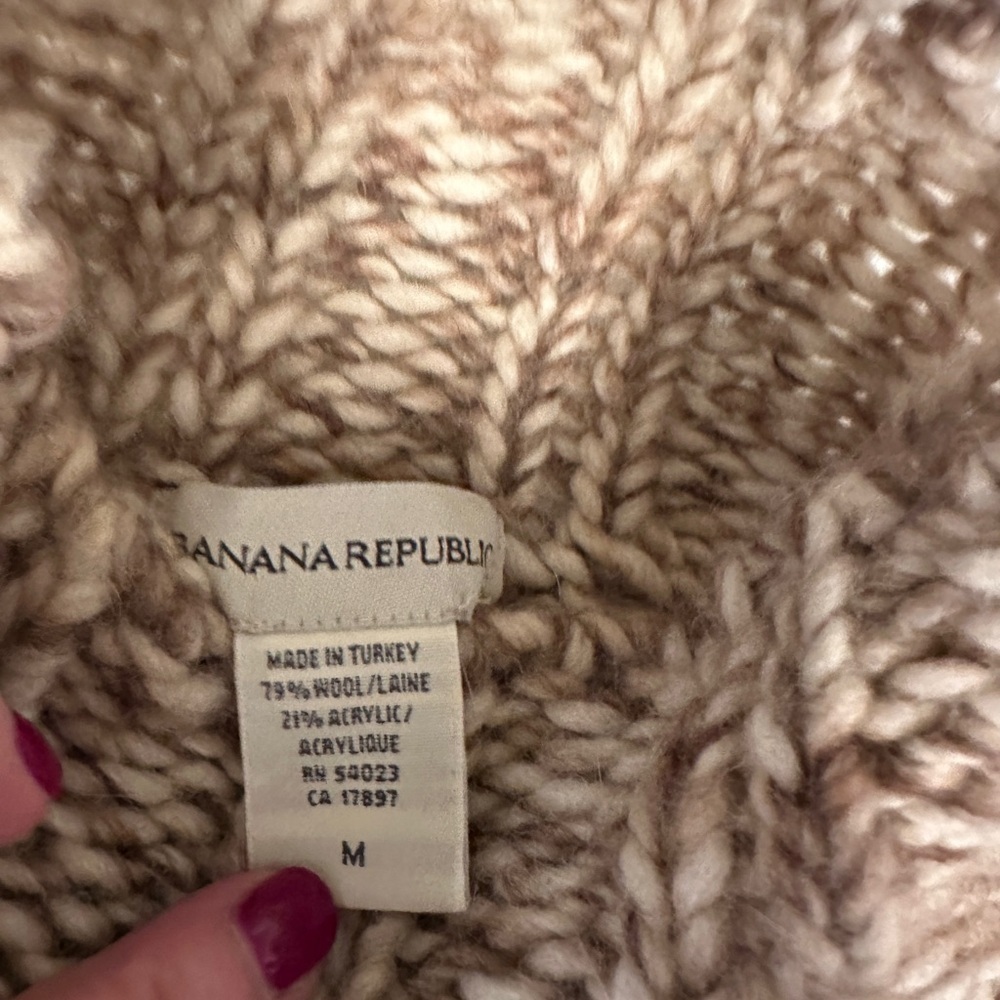 Banana Republic women’s Wool Blend Chunky Cable Knit Sweater – Size M - Picture 5 of 5